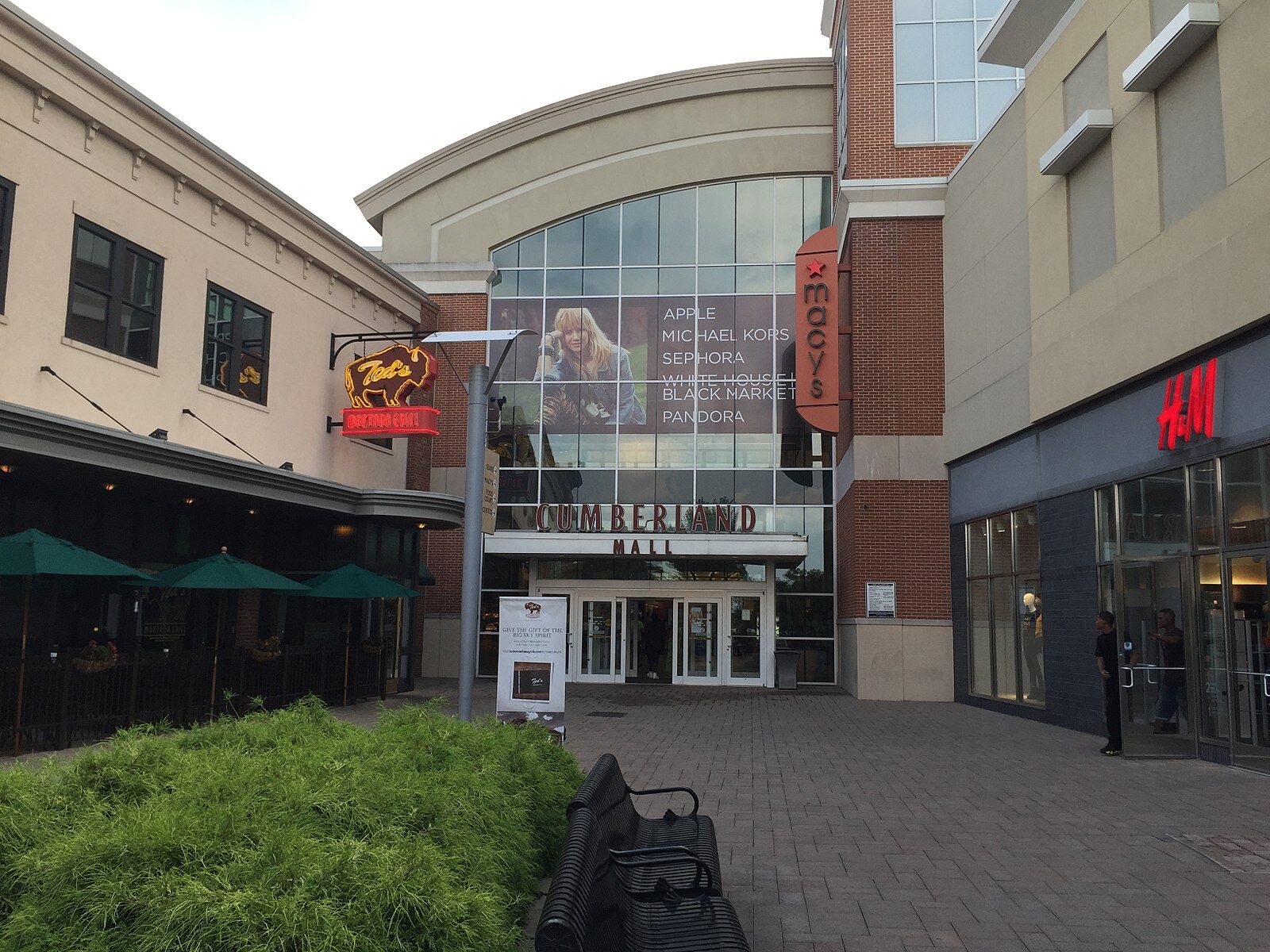 Shots fired at Cumberland Mall during peak holiday shopping time