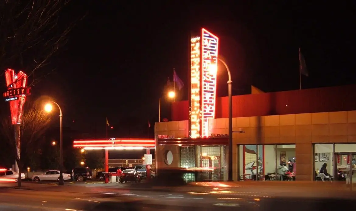 The Varsity, Atlanta's renowned drive-in restaurant, has been serving iconic fast food since 1928. Known for its massive size, unique ordering lingo, and signature Frosted Orange drink, it draws locals and visitors alike. The restaurant maintains its commitment to affordable pricing and has expanded to multiple locations while preserving its historical charm.