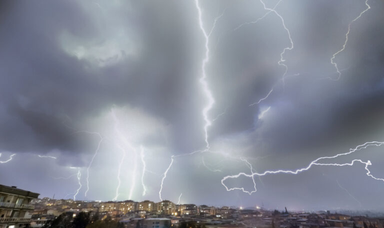 Photo of a thunderstorm over the city.