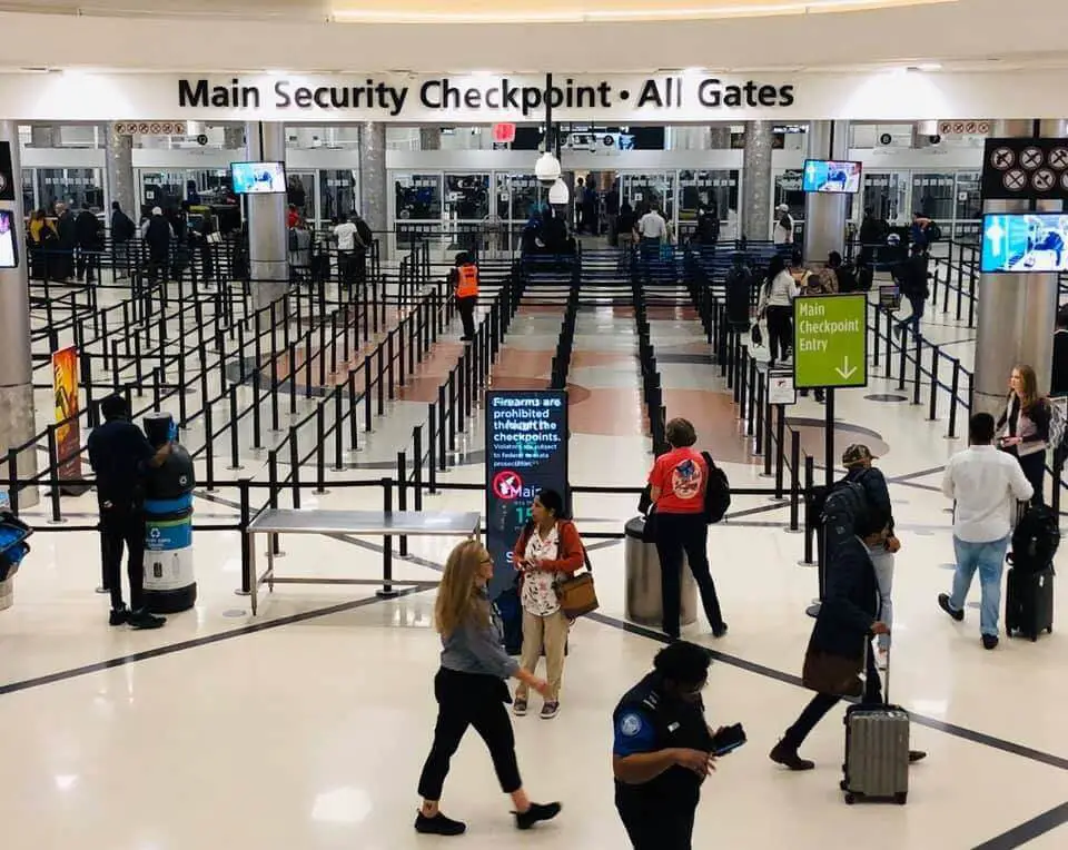 As Georgia enters coronavirus red zone, residents worry about holiday travel