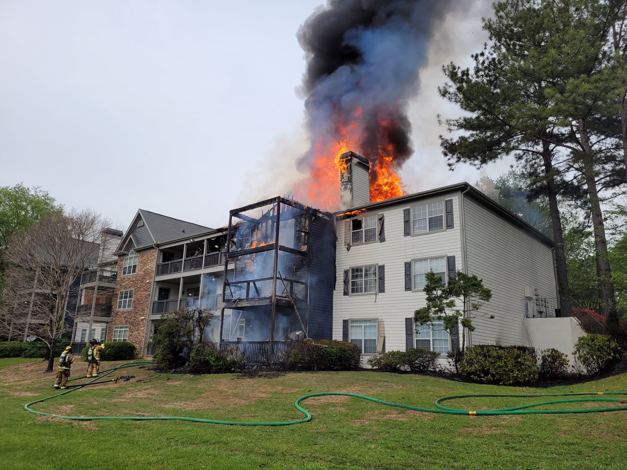 40 people without homes after massive Duluth apartment fire