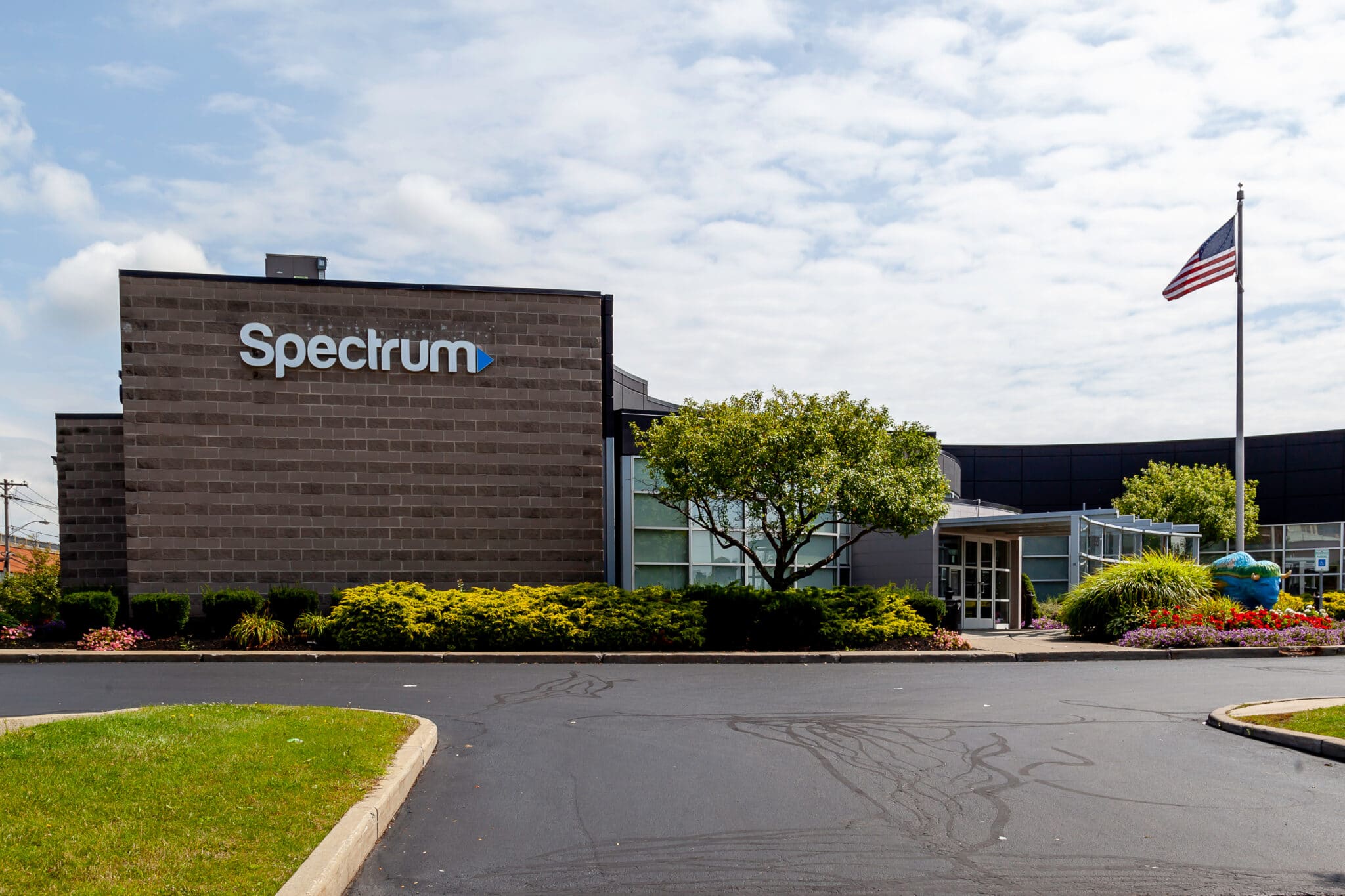 Spectrum is hiring sales representatives for $20 an hour in Duluth