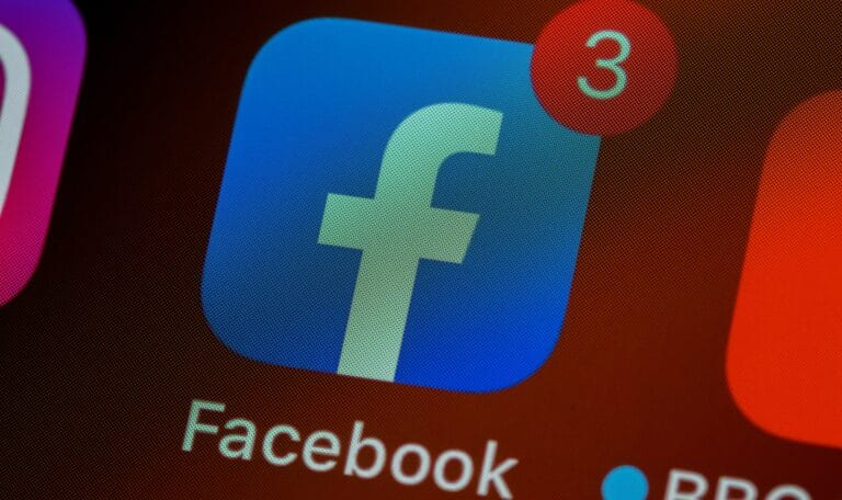 iphone, ios, home screen, close up, pixels, retina, smartphone, icon, facebook