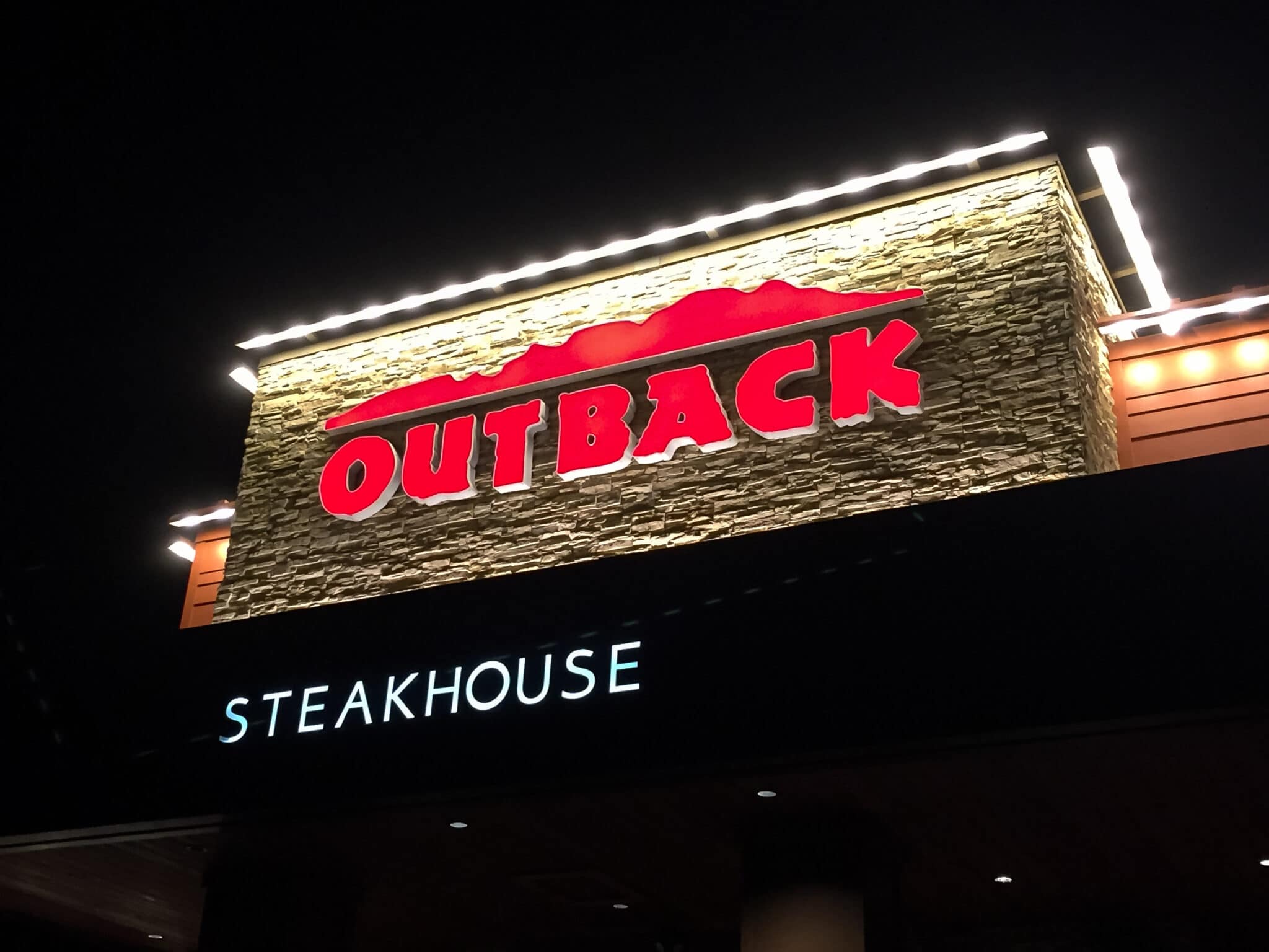 Outback Steakhouse evacuated after bomb threat