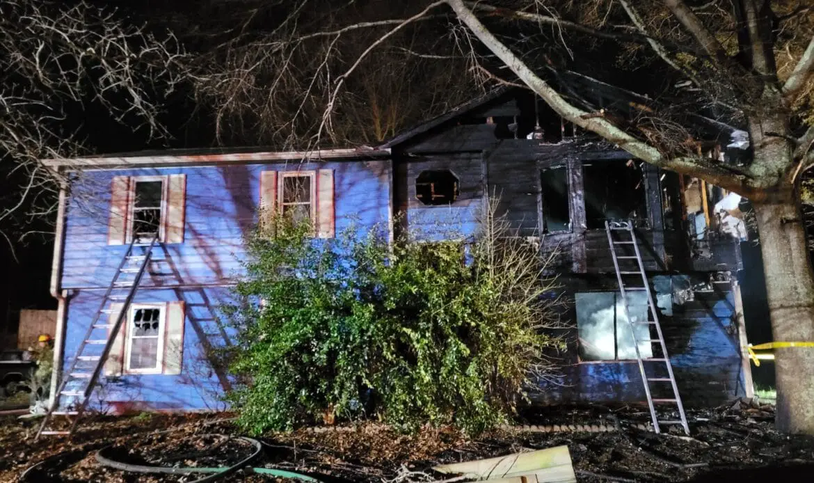 Late night fire claims life of man in Gwinnett County