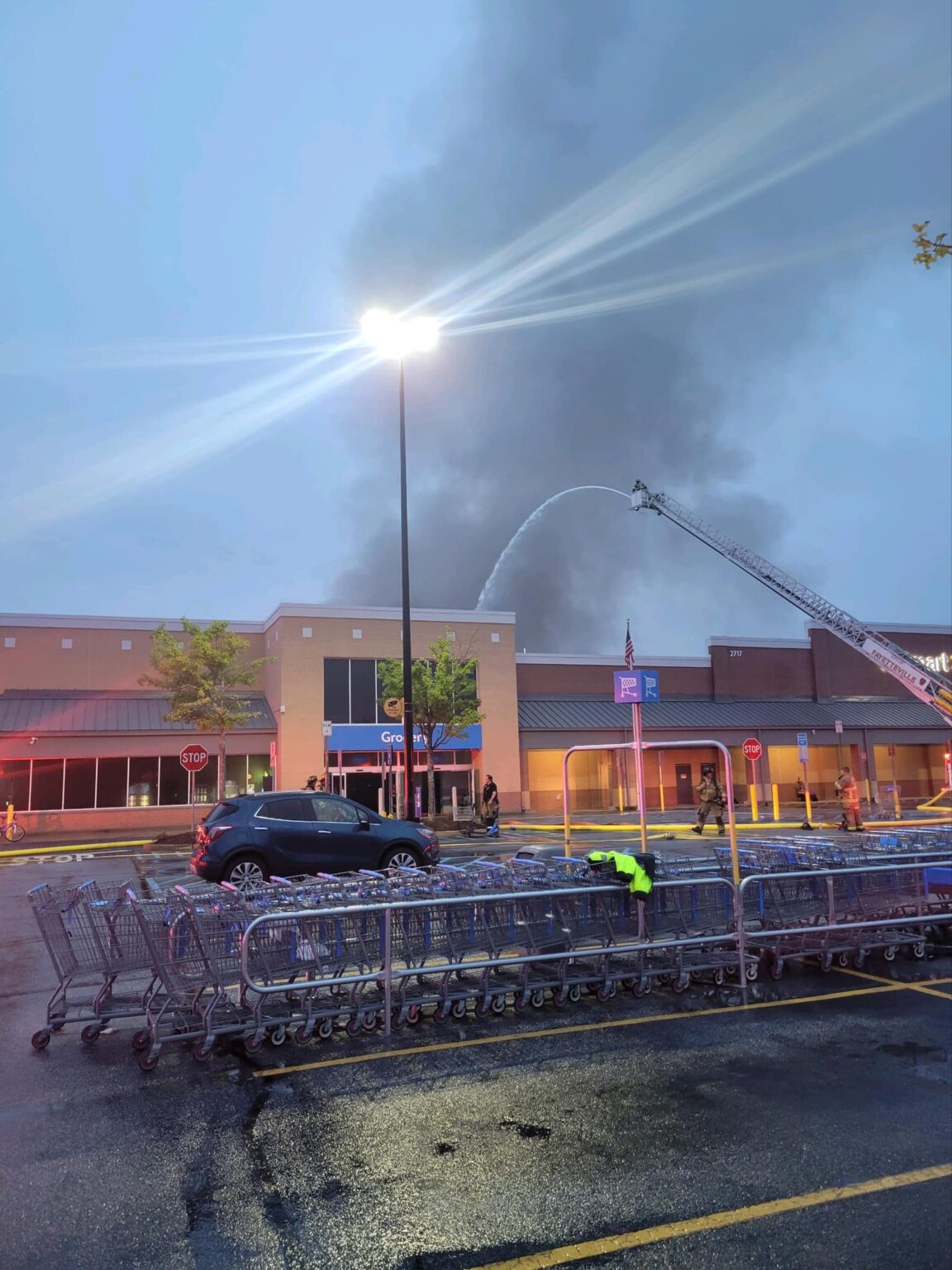 Fire shuts down Walmart in Peachtree City