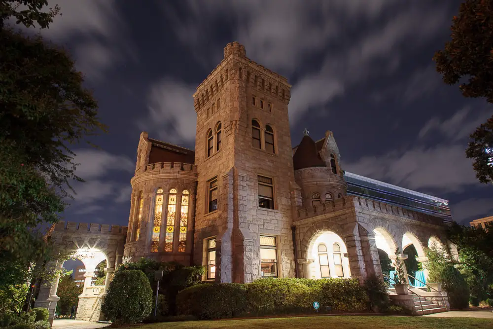 Take a ghost tour at one of Atlanta's most haunted buildings