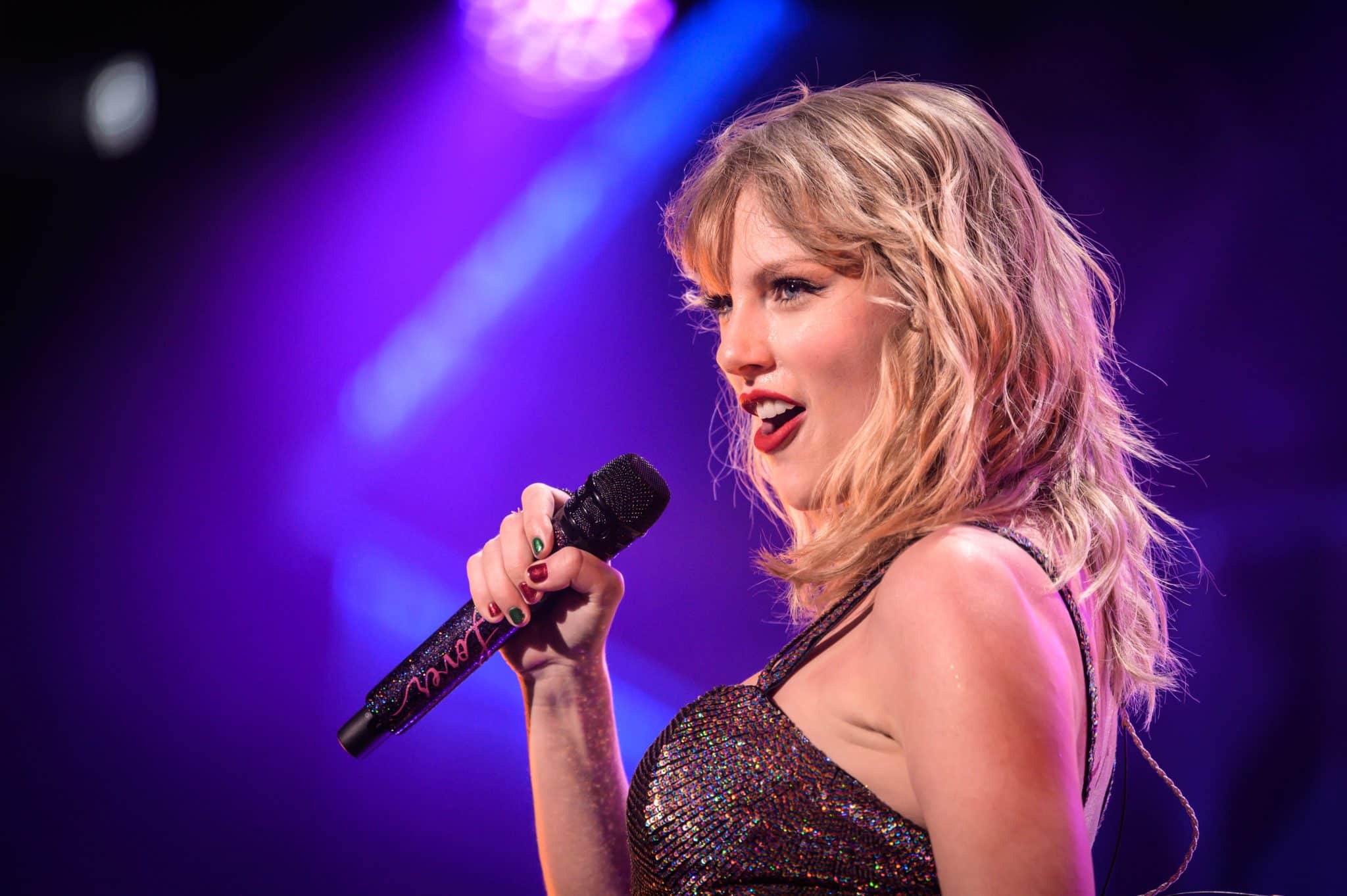 Taylor Swift Reprimands Overzealous Security Guard During Concert