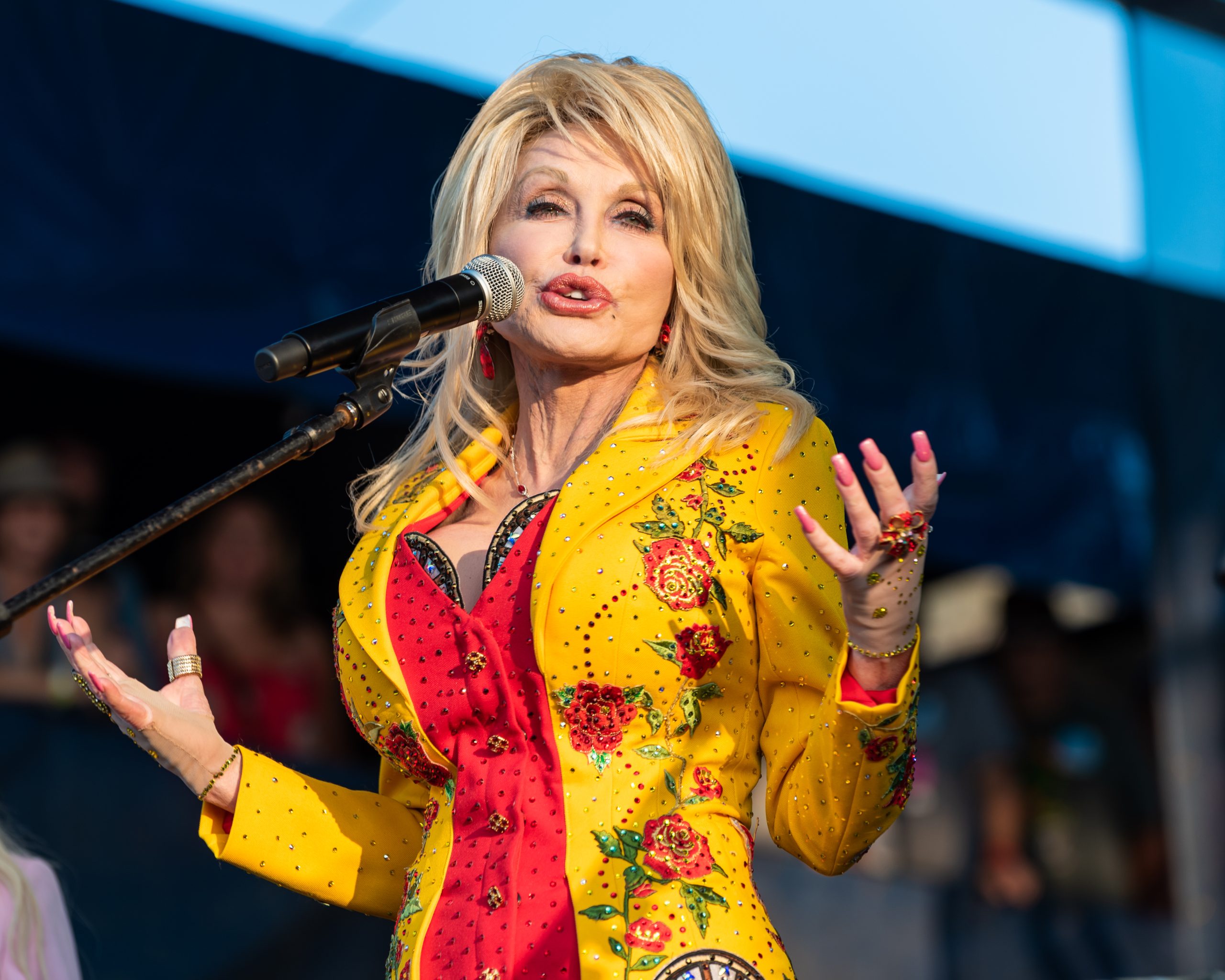 Dolly Parton Shares What Her Husband Thinks of Hit Track Jolene image pic