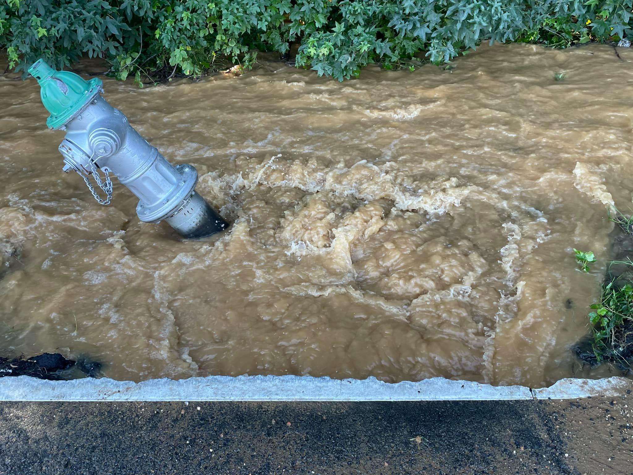 Photos: Fire hydrant leak shuts down Fulton Industrial Boulevard
