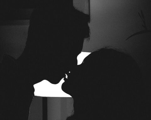 Silhouette Photo of Man and Woman Kissing
