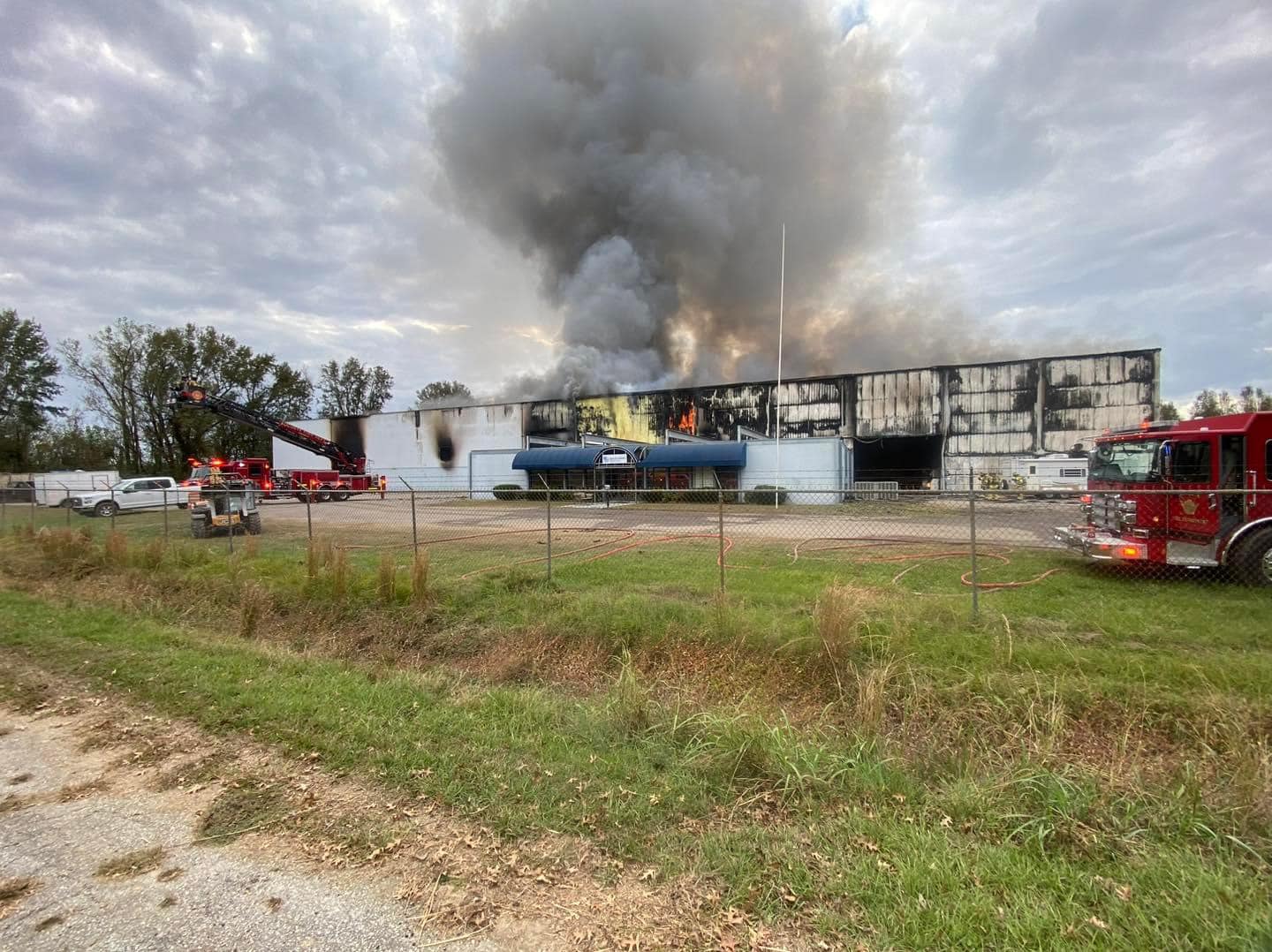 A fire broke out at a warehouse on Hayes Drive in Augusta at 4 p.m. on Nov. 1. Fire crews extinguished the blaze, which began from a paint sprayer during cleaning. All occupants were evacuated safely, though one worker suffered a facial injury. Georgia Power has disconnected electricity for safety.