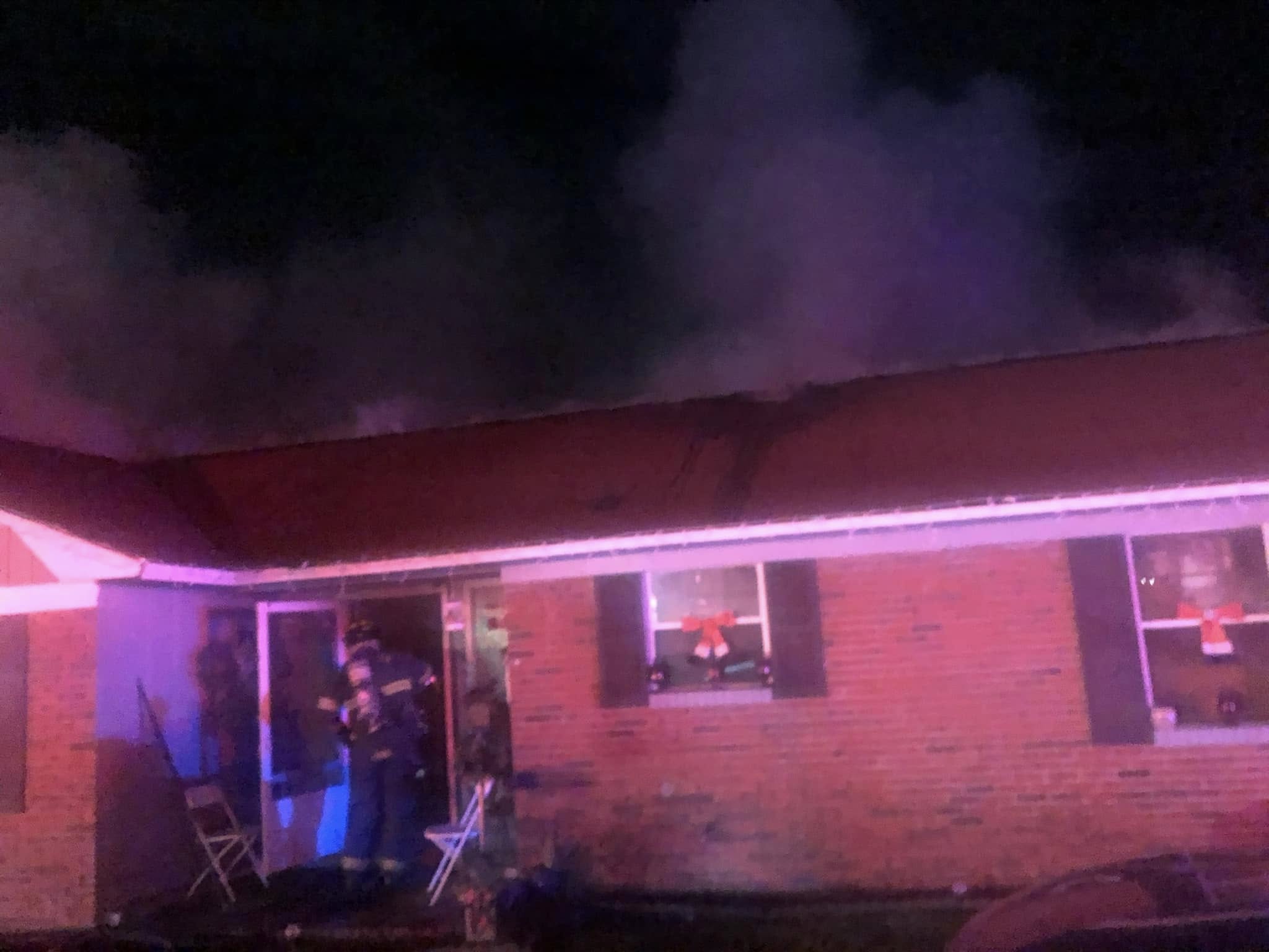 A predawn fire on Willow Way displaced a family of three and required a swift response from the Valdosta Fire Department. Crews arrived within minutes to find heavy smoke and flames engulfing the roof of the home.