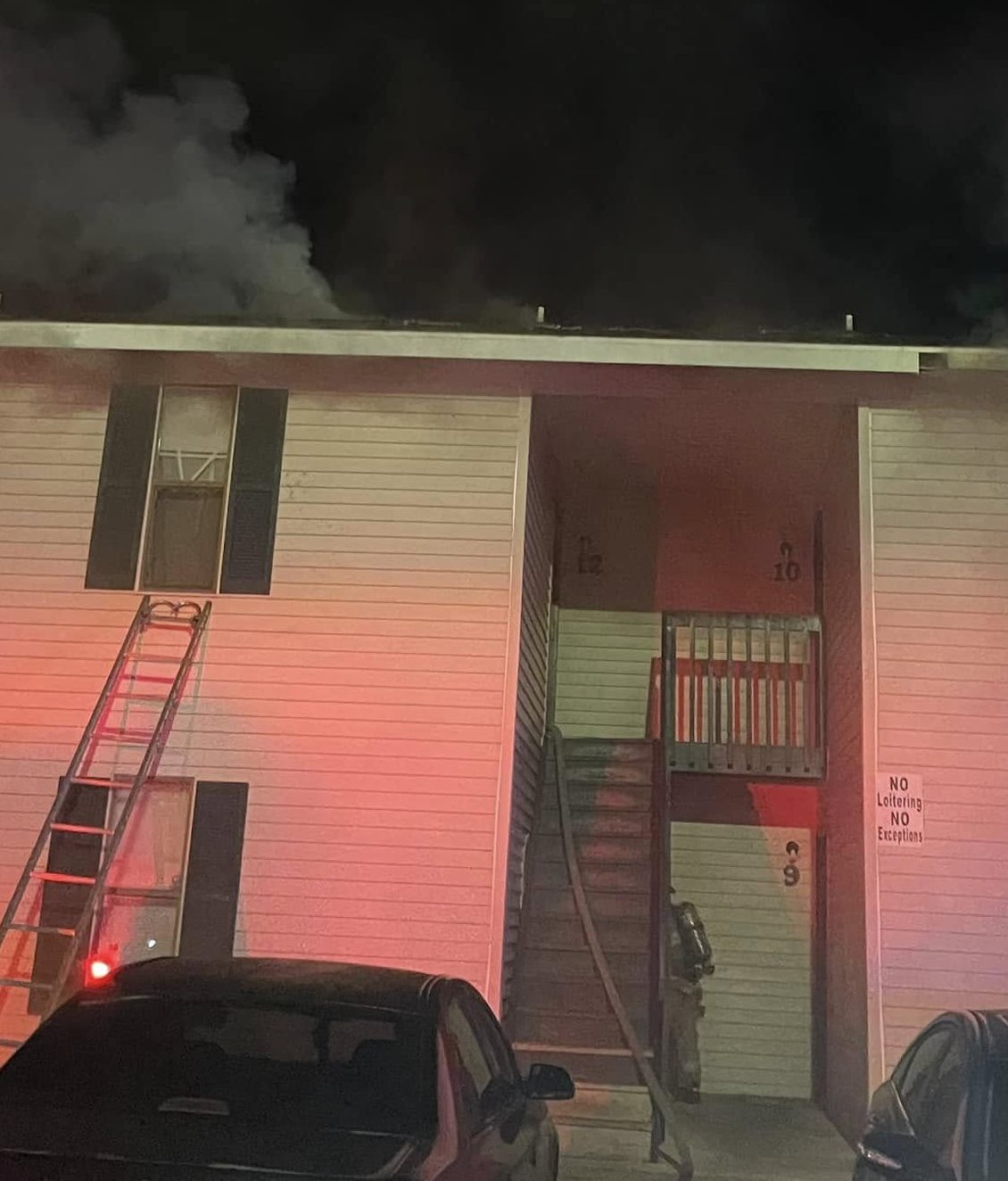 A late-night fire at a Valdosta apartment complex forced seven people from their homes Tuesday.