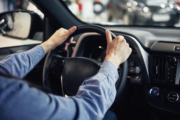 Driving demands control and focus, and how you hold the steering wheel is really important for safety. It might seem small, but where you put your hands can change how fast you react and how comfortable you feel while driving.