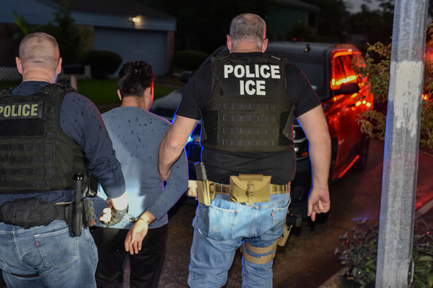 🔍 Why It Matters: Local immigrant communities fear increased enforcement threatens to separate families and silence political dissent. The demonstration highlights growing tensions between federal immigration policies and local residents and follows protests in major cities throughout the country, including L.A., New York, and Chicago.