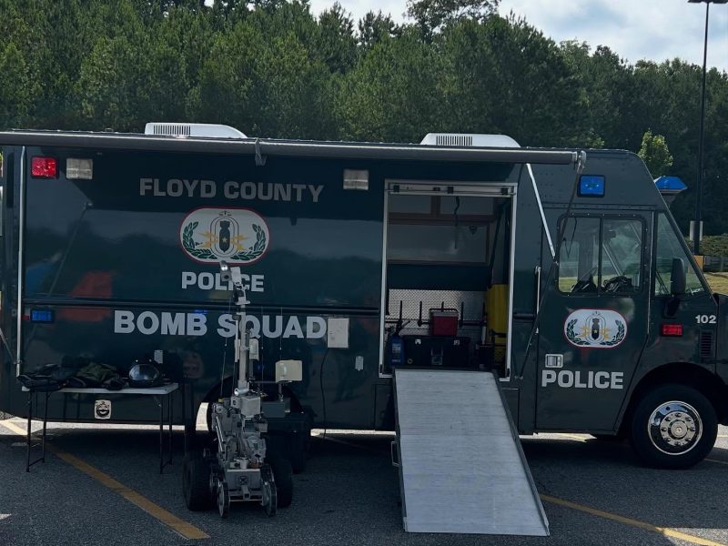 🚨 What’s Happening: Police uncovered a large amount of unstable explosives linked to two men, 56-year-old Daryl Stamey Sr. and 64-year-old Steven Gray. Gray faces 23 counts of manufacturing explosive devices after investigators found bomb-making materials at his home. The Floyd County Bomb Squad had no choice but to detonate the explosives in a controlled setting because storing them safely was impossible.