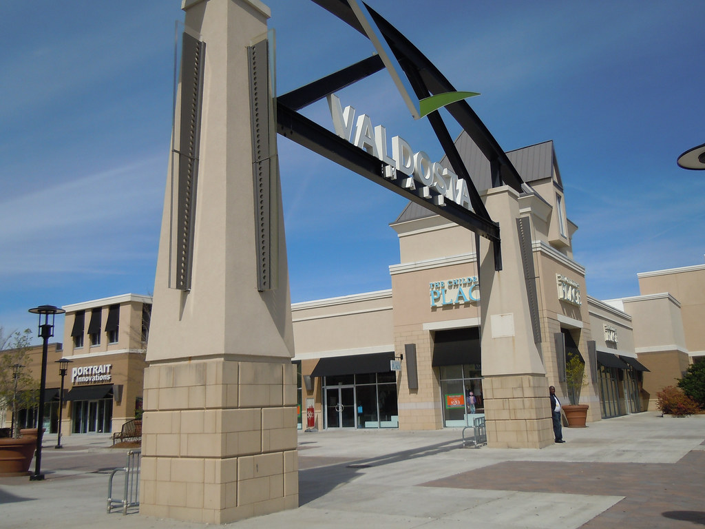 Valdosta police confirmed Sunday that reports of an active shooter at Valdosta Mall were false, following a heavy law enforcement response to the shopping center.
