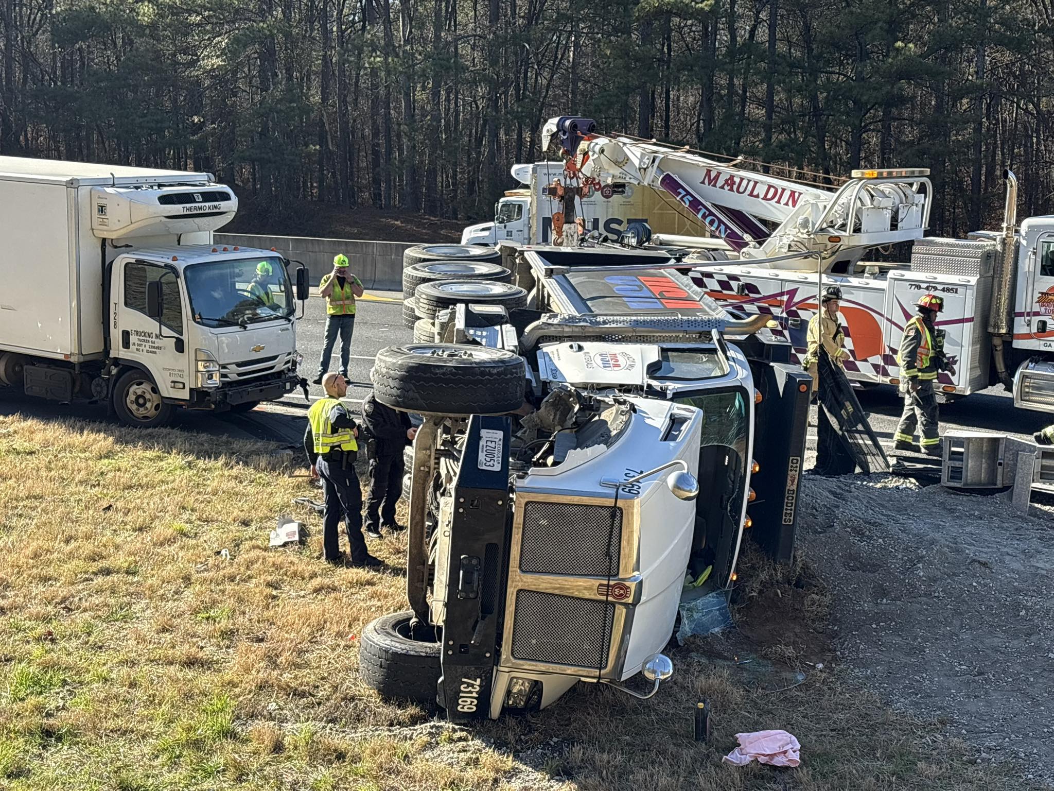 道楽　DOWLUCK　ドウラク　半信半疑 Semi Truck Overturns on I-575 in Woodstock - The Georgia Sun