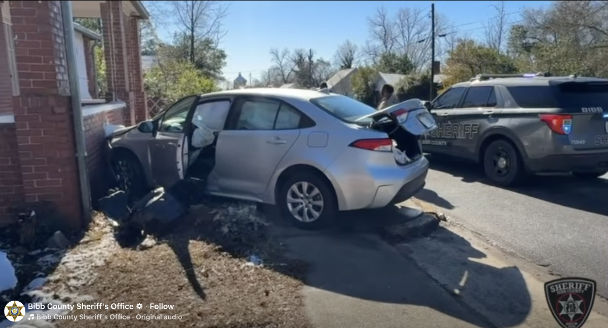 Driver Crashes Into Vacant Home in Bibb County