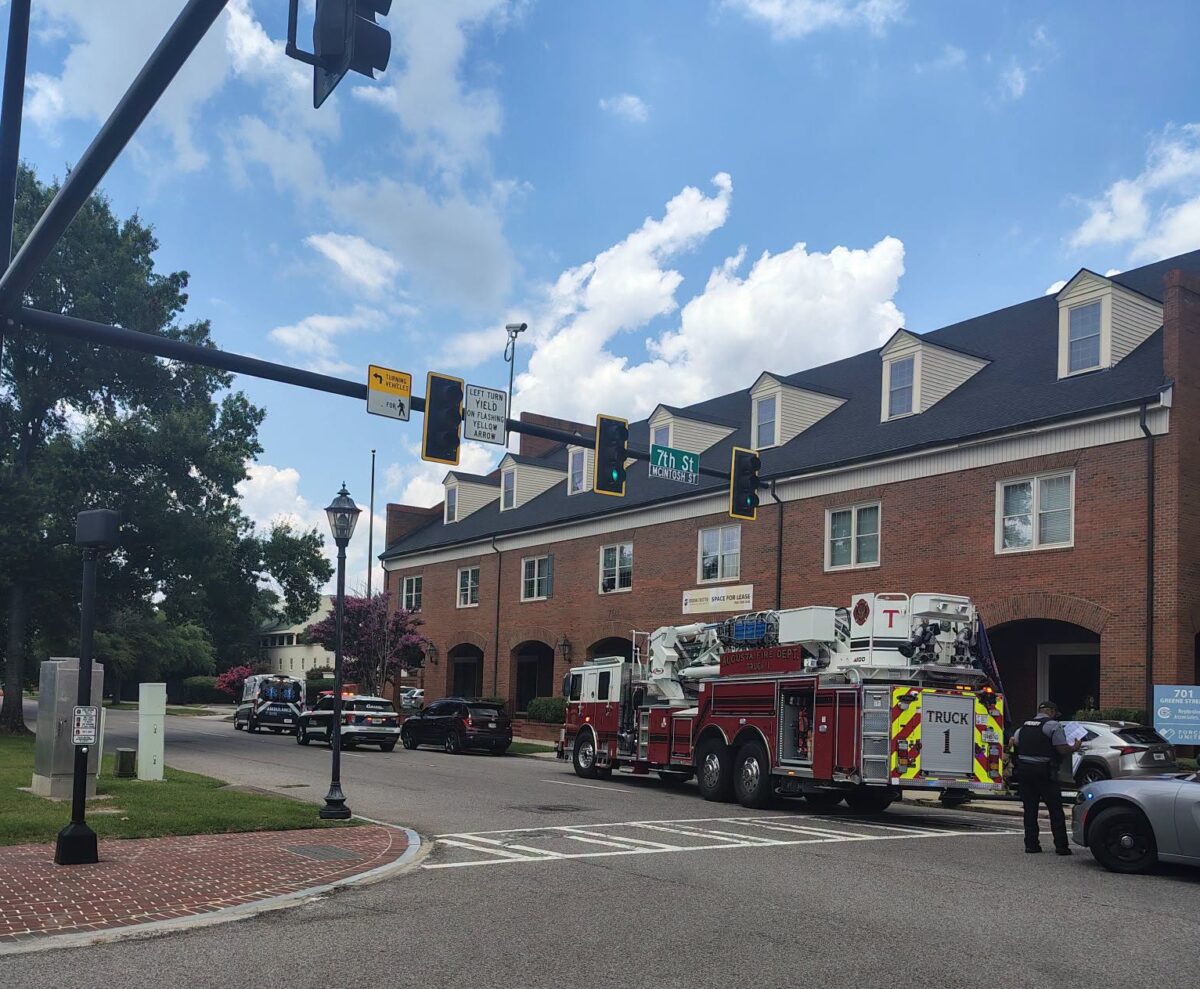 Overturned vehicle closes Greene and 7th streets in Augusta