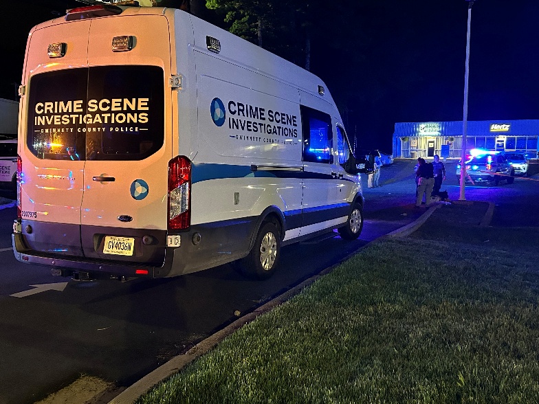 Man shot and killed in Snellville parking lot Sunday morning